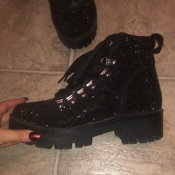 buzzer boot steve madden